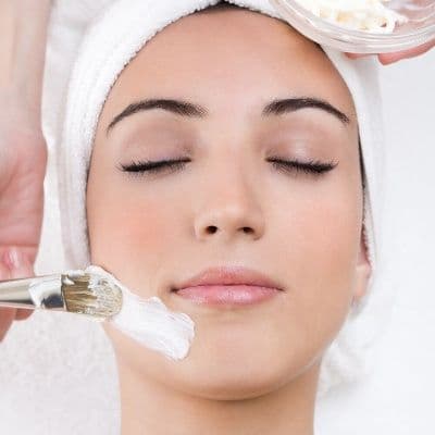 Micropeeling: o que é, como se usa e porque é mais suave do que a esfoliação física