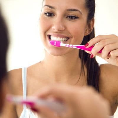 Quanto tempo convém esperar para comer depois de uma limpeza dentária