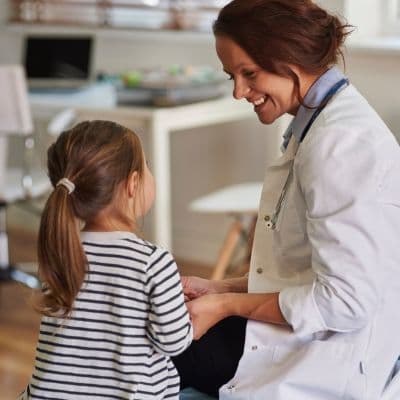 Tiques em crianças e adolescentes: guia para pais sobre como lidar com eles e a sua evolução natural