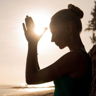 Mindfulness e sono: como pode apoiar o descanso e em que difere dos medicamentos para dormir