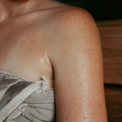 Óleo de hipérico: propriedades regeneradoras para pancadas e pele danificada