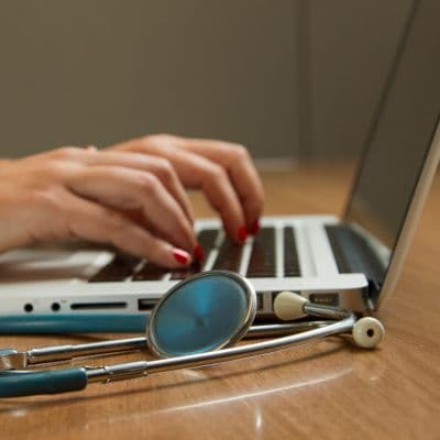 Comes de forma saudável, mas o teu colesterol continua nas alturas: porque é que as tuas células não conseguem limpar o teu sangue