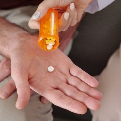 Fez duas rondas de antibiótico ótico e a comichão profunda dentro do ouvido não só não passa, como piora a cada noite