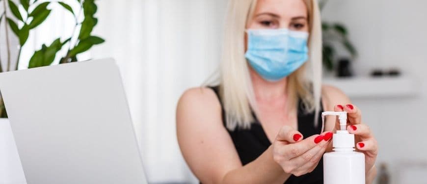 Porque é que o triclosan está a desaparecer dos teus produtos de higiene